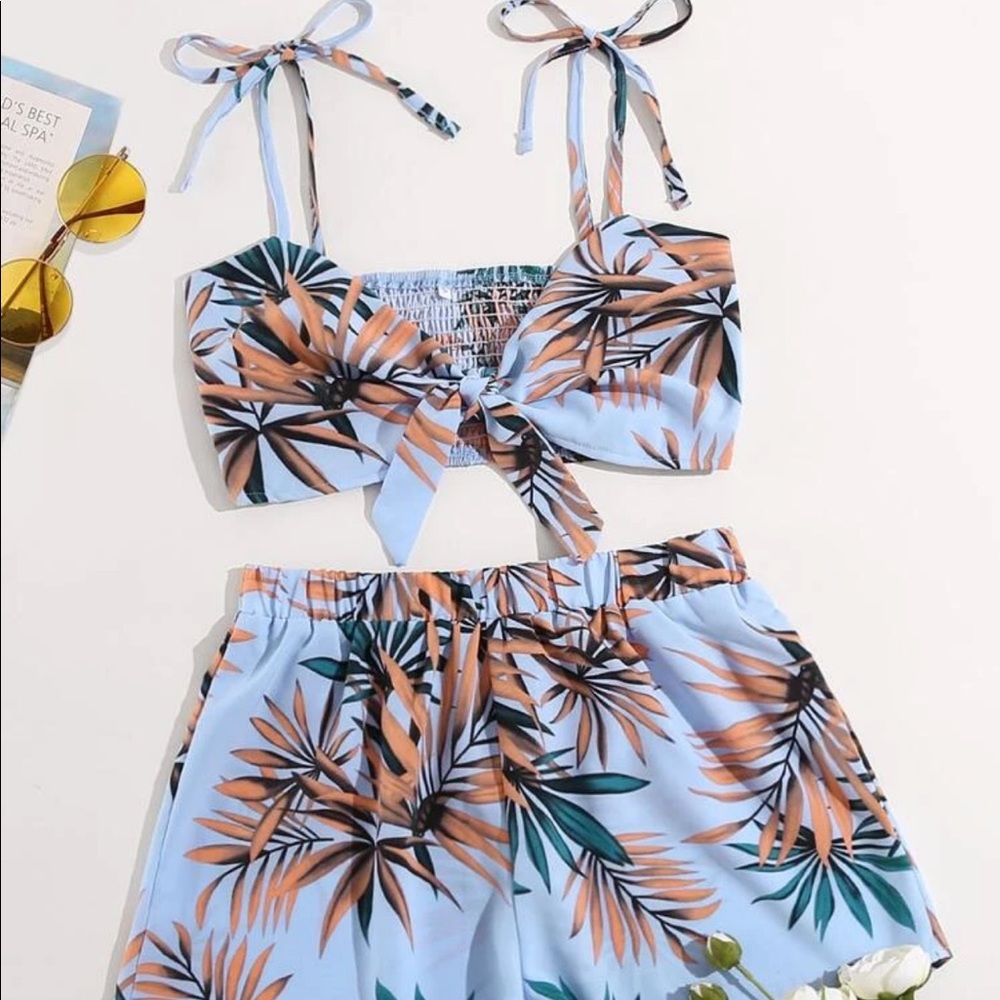 NEW🤩 Two piece set (crop top with shorts)
